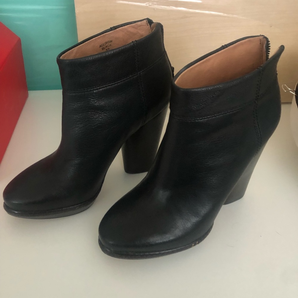 Vintage heels women’s Leather